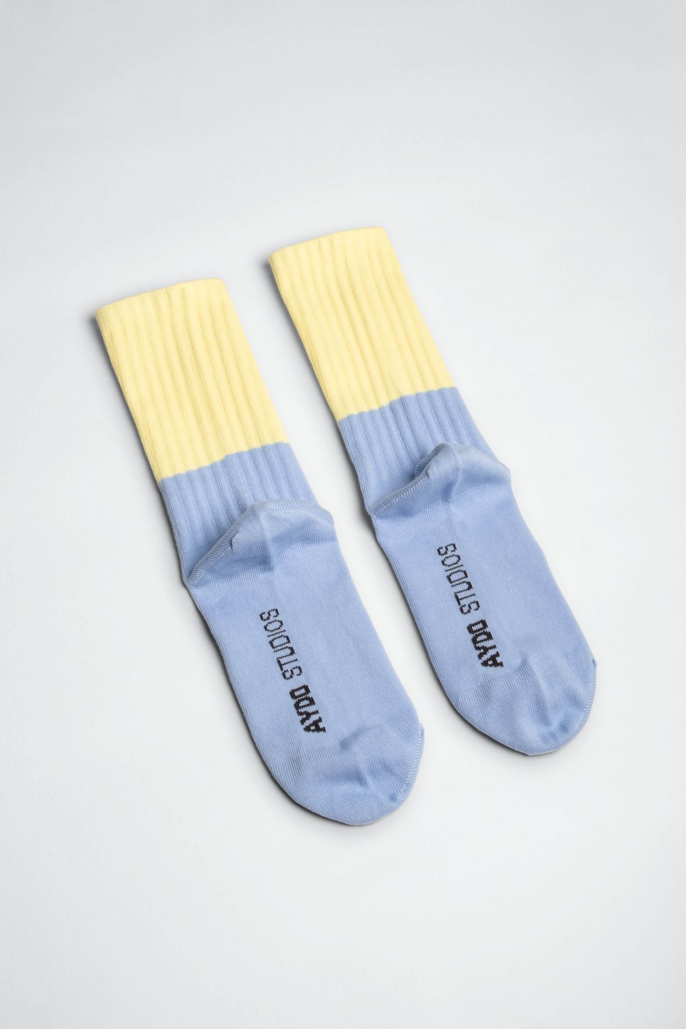 LONDON // Lemonade // Ocean Blue